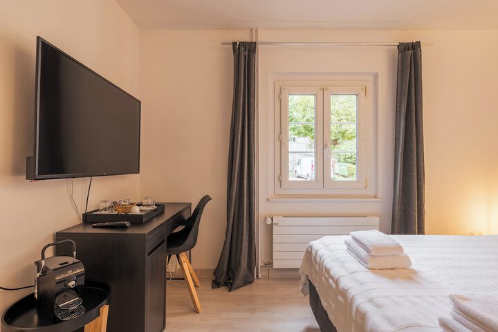 Room 2 of 34