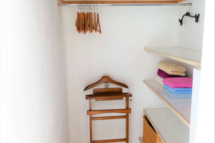 Room 2 of 10