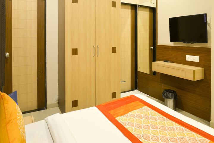 Room 15 of 33