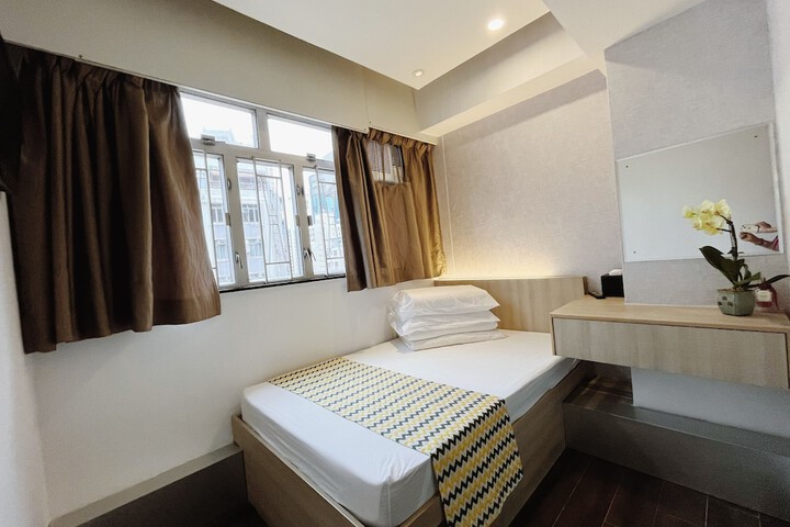 Room 27 of 50