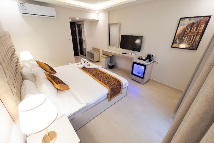 Room 62 of 235