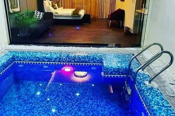 Pool 20 of 35