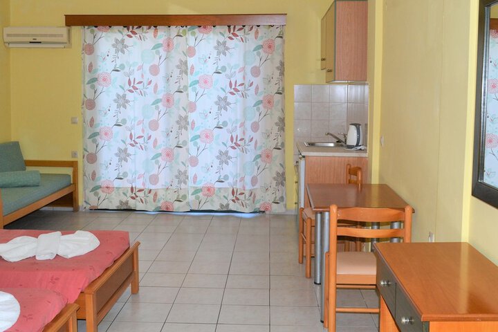 Room 11 of 25