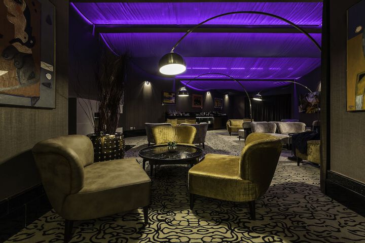 Lounge 70 of 82
