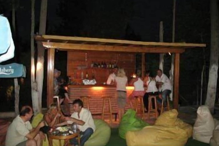 Lounge 16 of 21