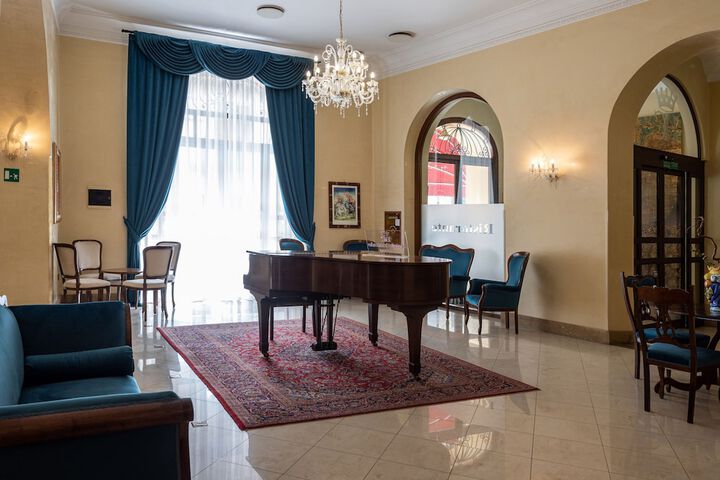 Guest Lobby