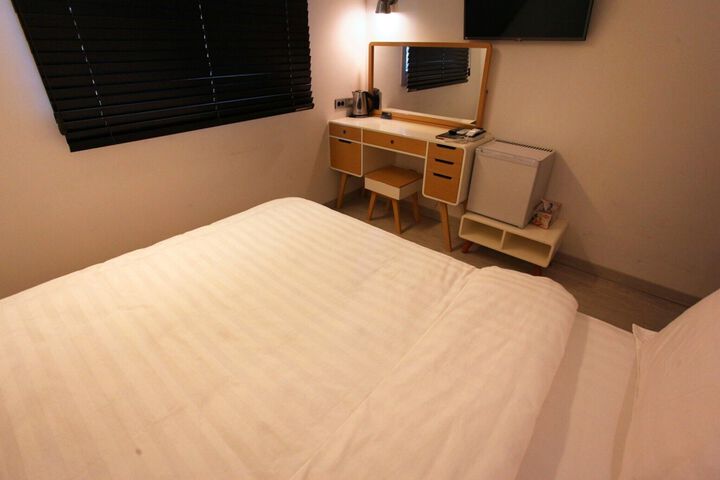 Room 90 of 198