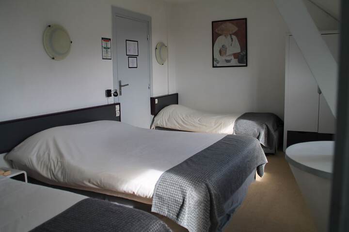 Room 16 of 26