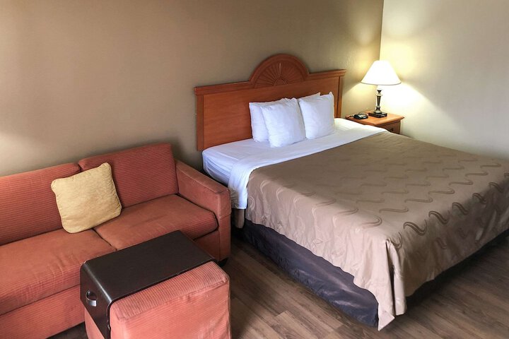 1 King Bed (16 of 19)