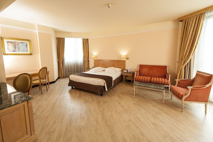 Room 30 of 87