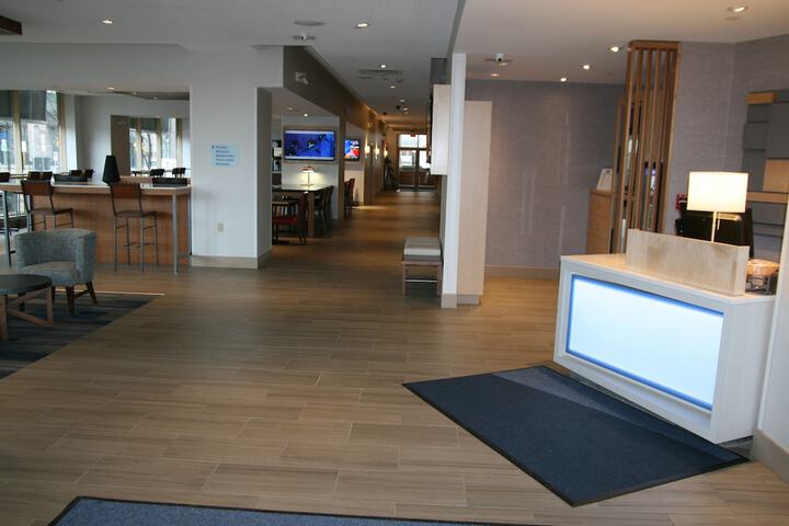 Check-in/check-out kiosk