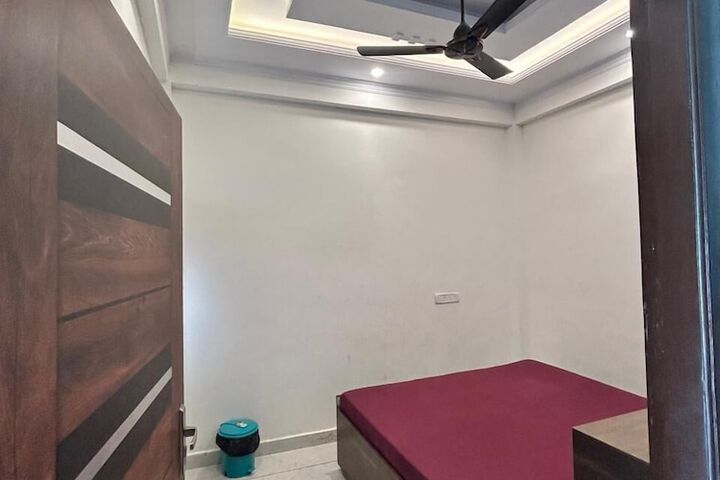 Room 8 of 31