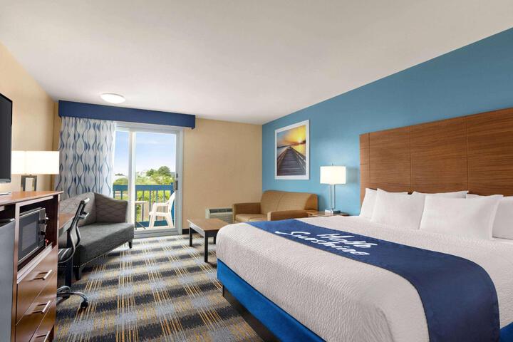 1 King Bed (7 of 7)