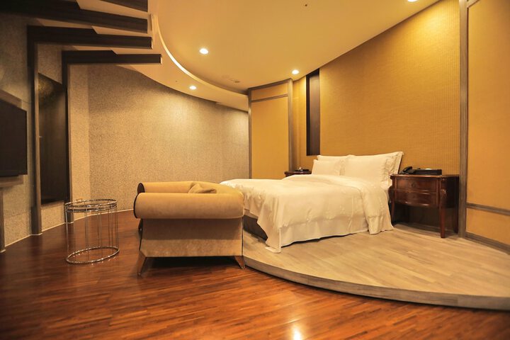 Room 17 of 78