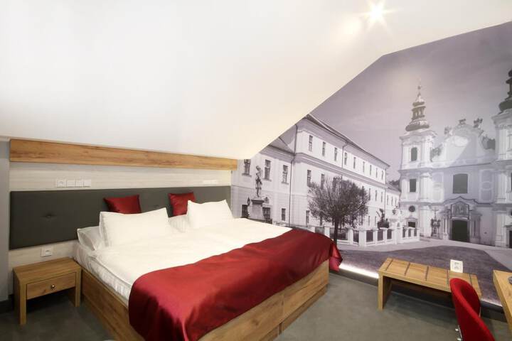 Room 17 of 52