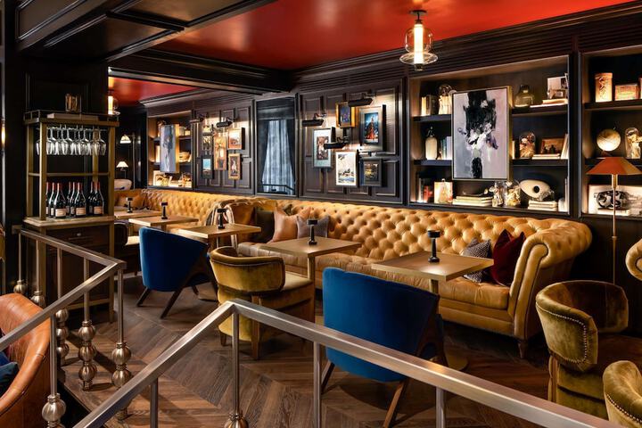 Lounge 87 of 131
