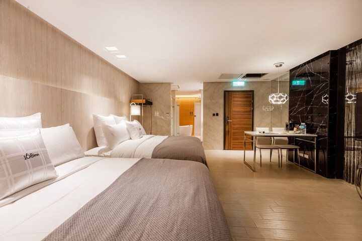 Room 17 of 59