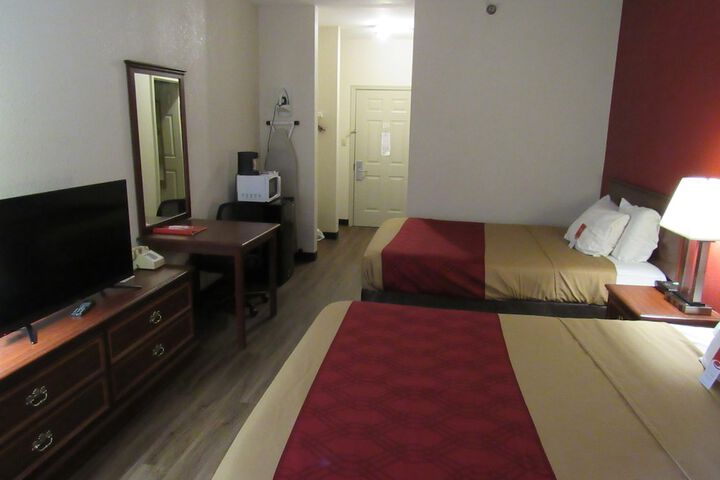 2 Double Beds (6 of 13)