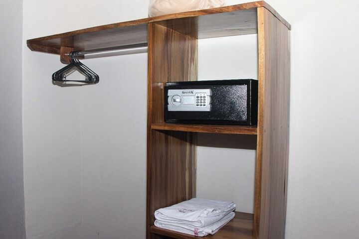 Room 4 of 40