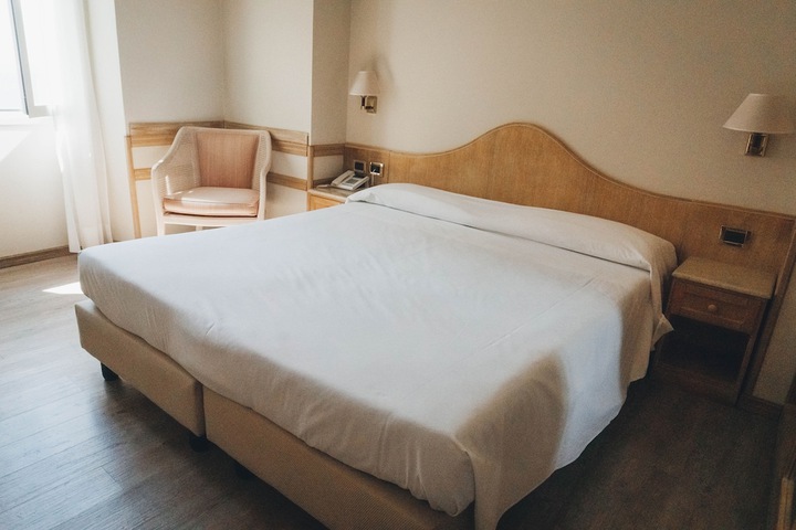 Room 13 of 68