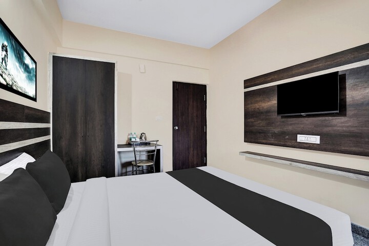 Room 7 of 33