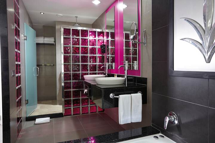 Room 15 of 105
