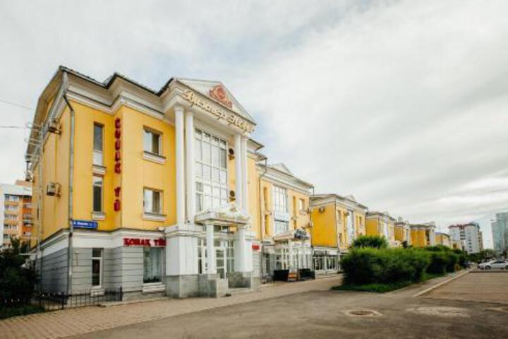 Hero Image 1 of 3