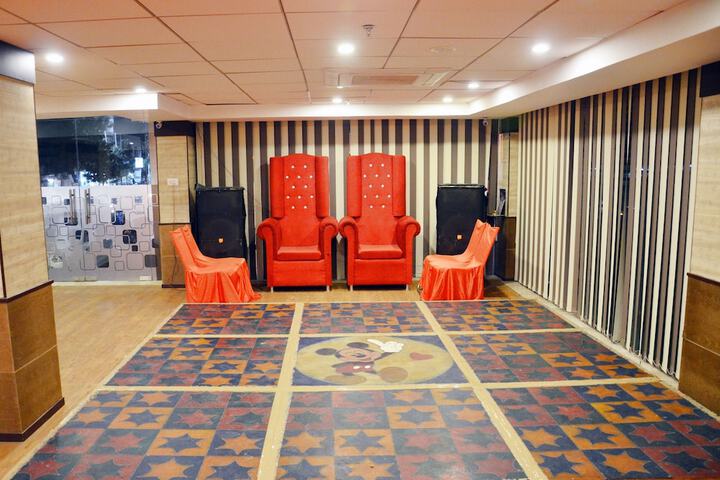 Ballroom/Hall 21 of 23