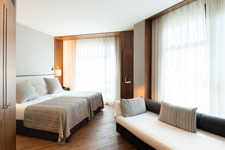 Room 15 of 104
