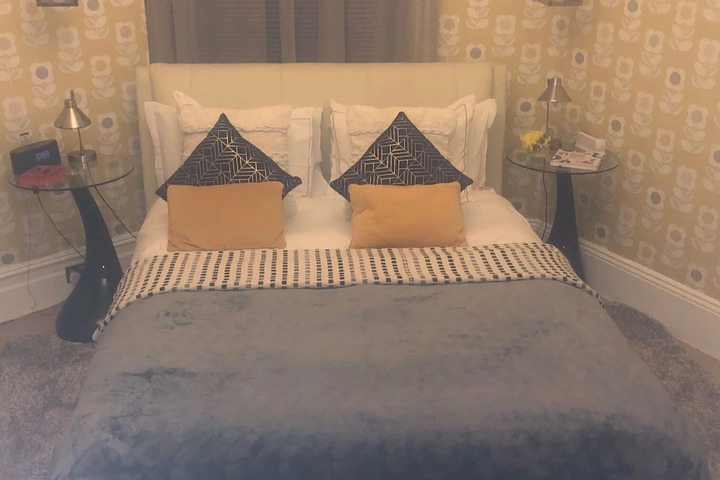 Room 3 of 7