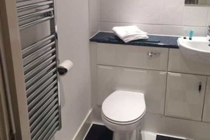 Room 6 of 11