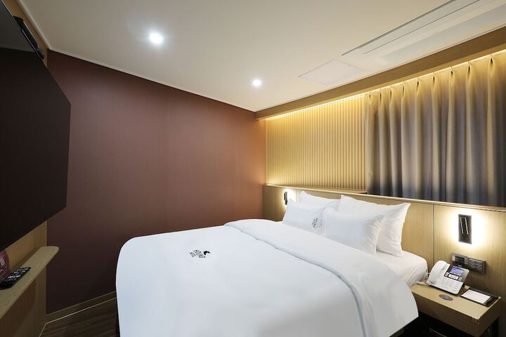 Room 25 of 74