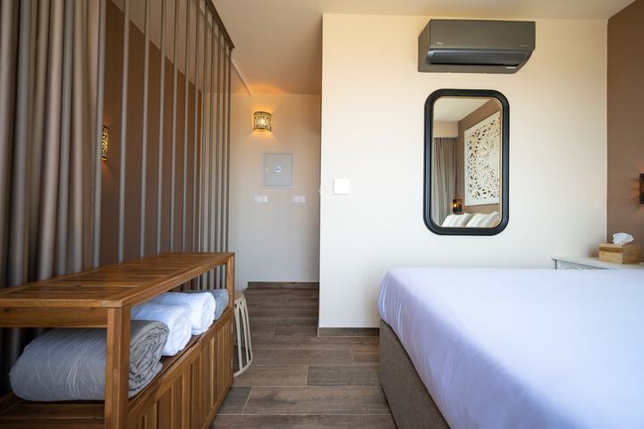 Room 3 of 25