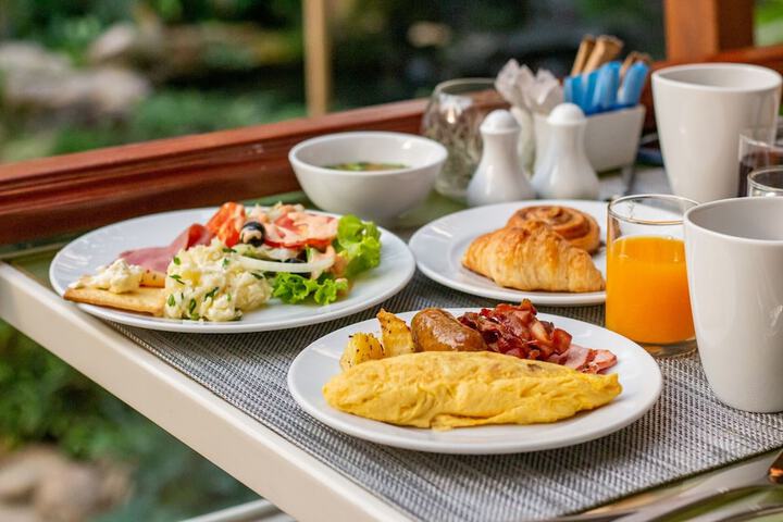 Breakfast/Coffee Service 103 of 141