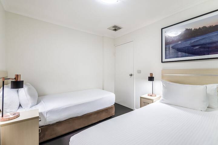 Room 4 of 190