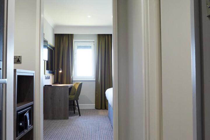 Room 22 of 98