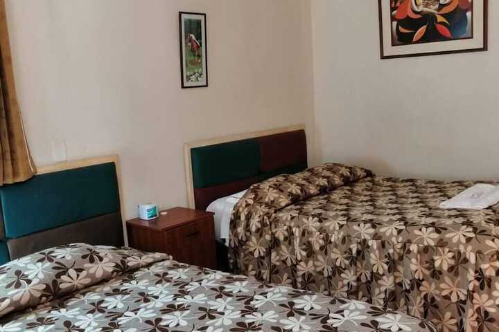 Room 10 of 14