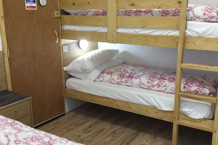 Room 13 of 148