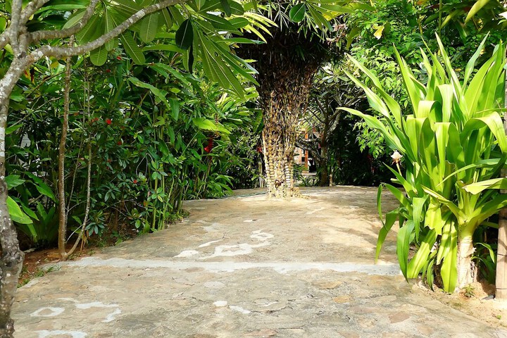 Hotel Exterior 66 of 79