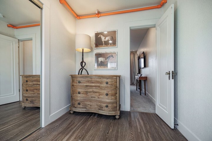 Superior Room 1 Queen Bed (98 of 168)