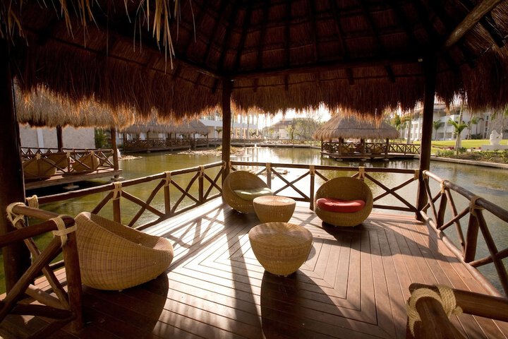 Hotel Exterior 146 of 167