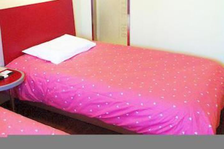 Room 6 of 19