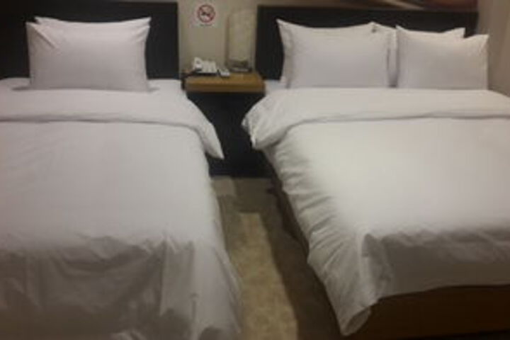Room 14 of 33