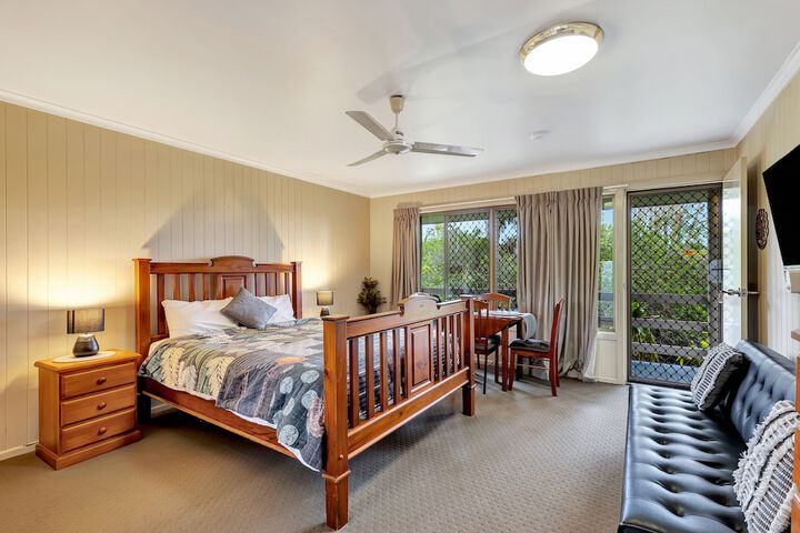 Room 10 of 65