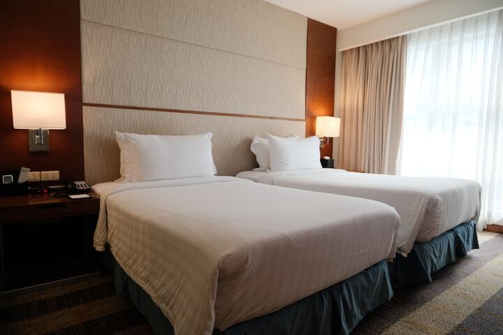 Room 7 of 90
