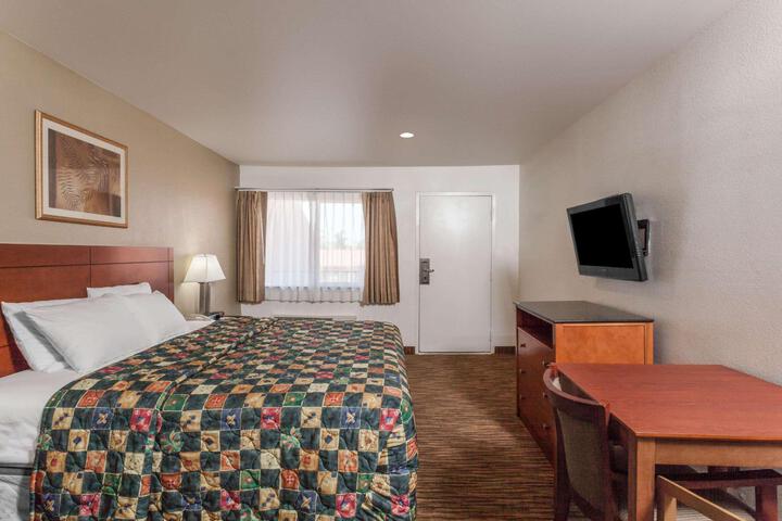 2 Queen Beds (4 of 6)