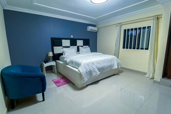 Room 3 of 12
