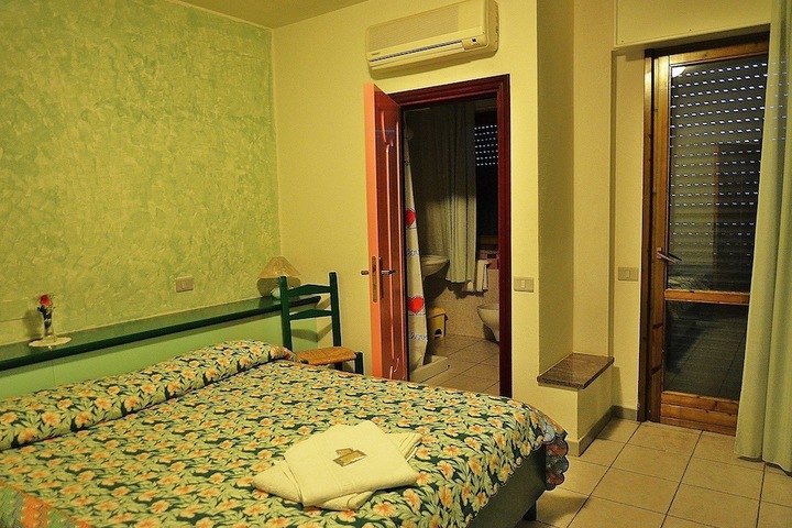 Room 12 of 21