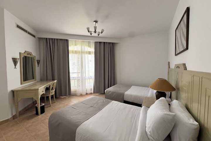 Room 20 of 168