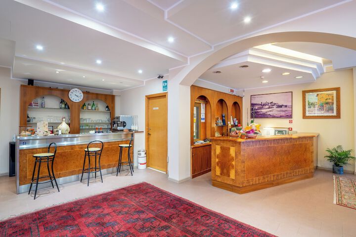 Entrance & Lobby